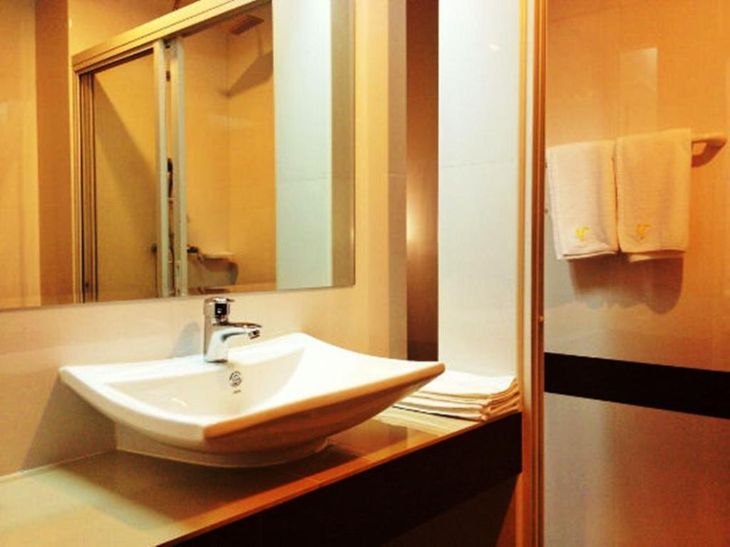 Sinkiat Buri Hotel Satun Room photo